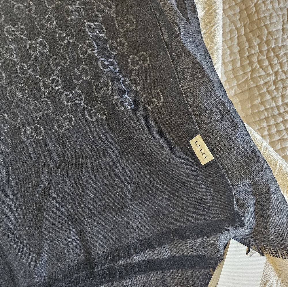 Gucci Scarf brand new with tags - Picture 2 of 2